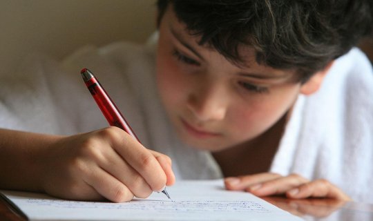 İnsanların çoğu neden sağ elini kullanır?