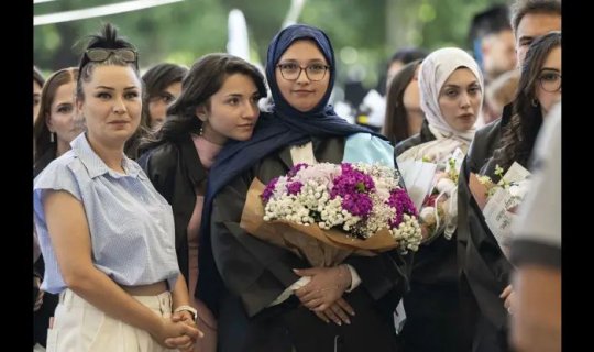 Enkaz altından 248 saat sonra kurtarılan kız mezun oldu