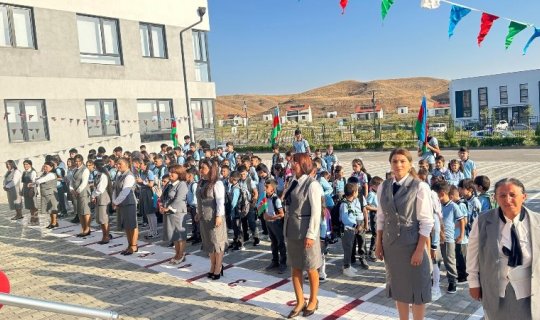 Bu məktəbdə müəllimlər vahid&nbsp;formaya keçdilər -&nbsp;FOTOLAR