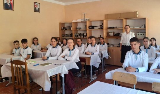 Vahid məktəbli forması şagirdləri birləşdirən ortaq dəyərdir