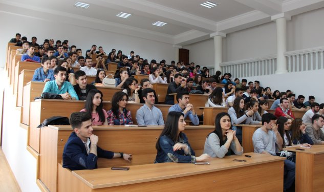 Bəzi universitetlər tələbələrin transferinə əngəl olur