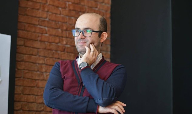 Attestatla xaricə üz tutan gənclər dil problemi ilə üz-üzə qalır