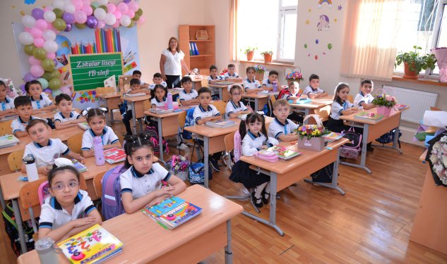 Məktəblərdə şagird sıxlığı: Siniflər hansı hallarda birləşdirilir?