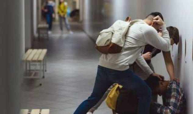 Gənclər niyə “avtoritet aləm”ə meyillidir?