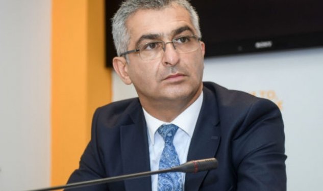 Kurikulumun icrasında həm resurs, həm idarəetmə problemi var
