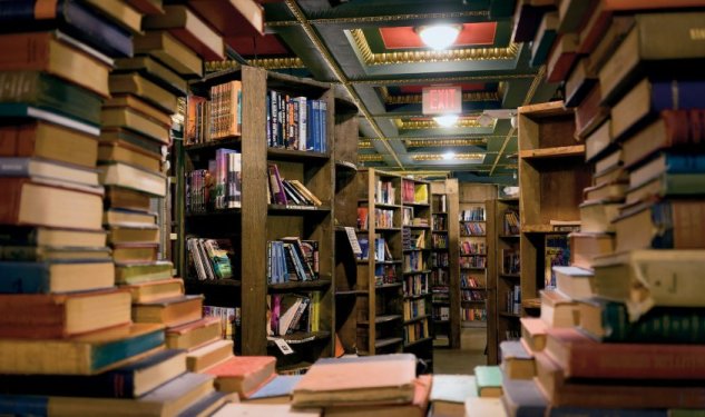 Rəqəmsal dövrdə kitab sevgisi - müəllim uşaqları kitabxanaya necə qaytardı?