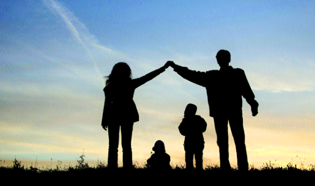 Psixoloq: Valideynin həddindən artıq qoruması uşaqlarda özgüvəni zəiflədir