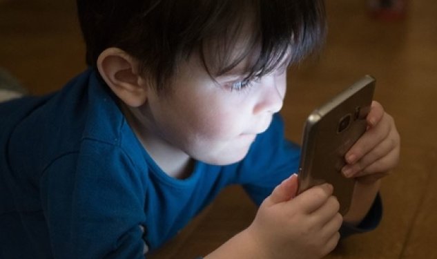 Smartfonlar uşaqların kognitiv inkişafını necə təsir edir?- ARAŞDIRMA