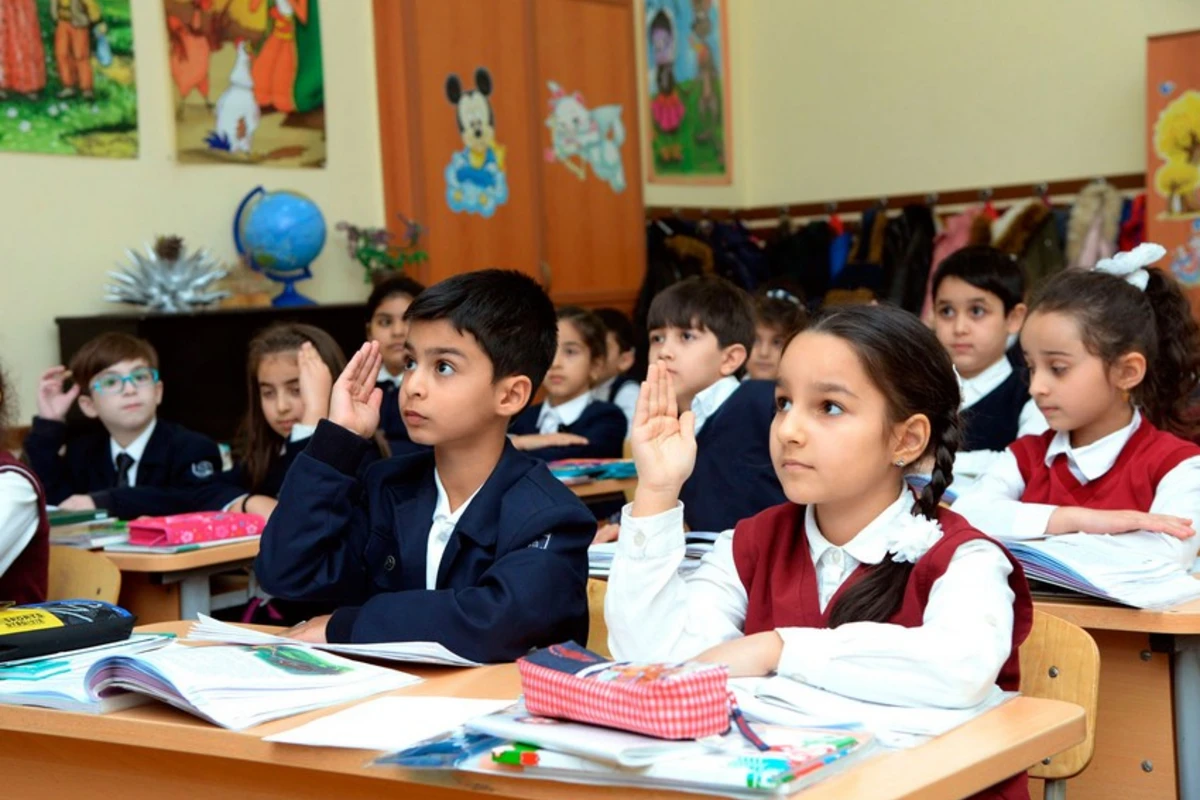 Bakıda&nbsp;məşhur lisey rus bölməsinə qəbulu&nbsp;DAYANDIRIR