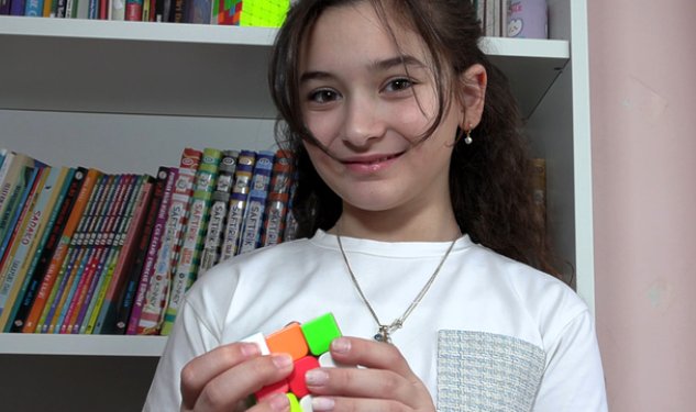 10 yaşlı dahinin böyük uğuru: Riyaziyyatdan dünya birincisi oldu