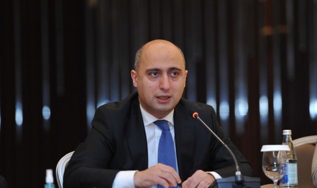 Nazir xəbərdarlıq etdi: Bəzi bölgələrdə şagirdlərin 88%-dək hissəsi oxuyub-anlamaqda çətinlik çəkir