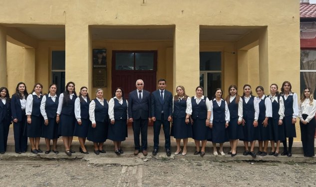 &ldquo;Vahid geyim kollektiv birliyin rəmzidir&rdquo; -&nbsp;Məktəbdən təşəbbüsə dəstək