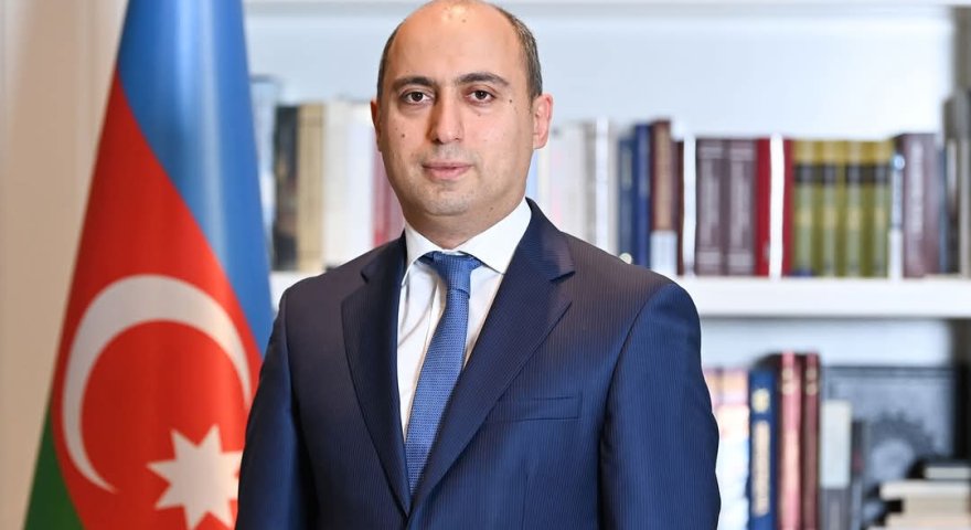 Emin Əmrullayev qadınları TƏBRİK EDİB