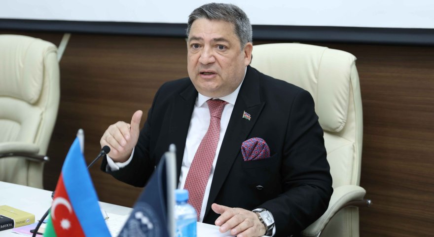 Müəllim ictimai çıxışlarda şəxsi fikrini universitetə aid etməməlidir -  Professor