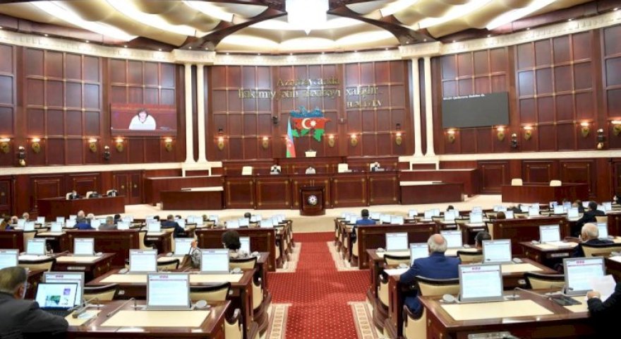 Deputatların dil biliyi yoxlanılsın? - "Bəzi məmurlar nə danışa bilir, nə də oxuya"