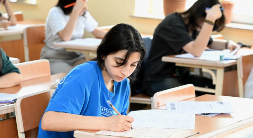 “Dil öyrənmək sadəcə qrammatika bilmək deyil”- Təhsildə əsas BOŞLUQ