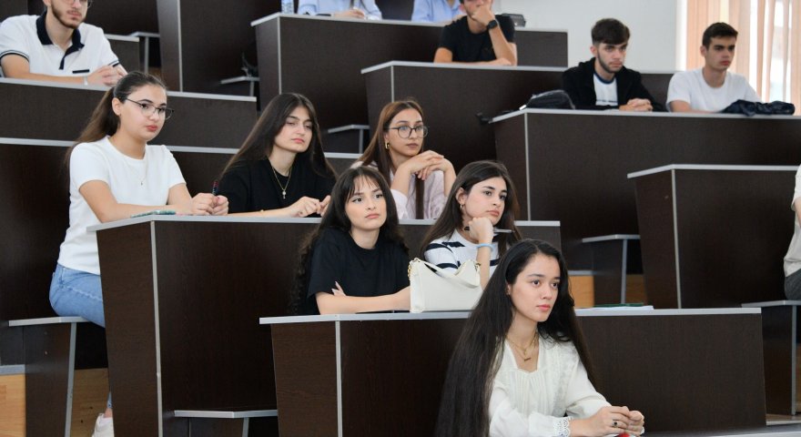 Sabiq deputat: Dörd illik ali təhsil dövrü tarixə qovuşur 