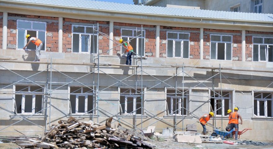 Azərbaycanın üç rayonunda 7 məktəb TİKİLİR