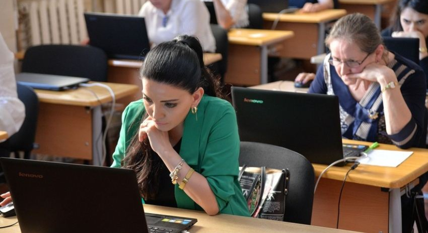 Gənc müəllimlər sertifikasiyada niyə yüksək bal toplayır? 4 əsas SƏBƏB