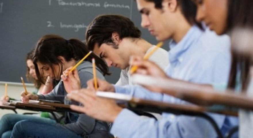 Dərslik problemi: “Universitetlər kitabxanalara büdcə ayırmalıdır”