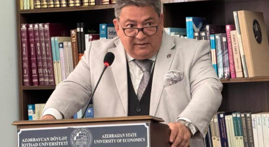 Təhsilverən öyrətdiyi şəxsdən az maaş ala bilməz