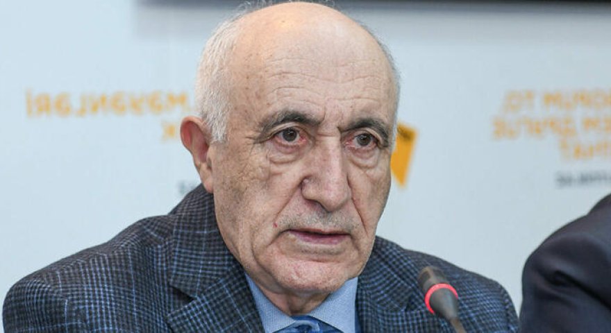 Ali məktəbə qəbul deyil, universitet imtahanları çətin olmalıdır