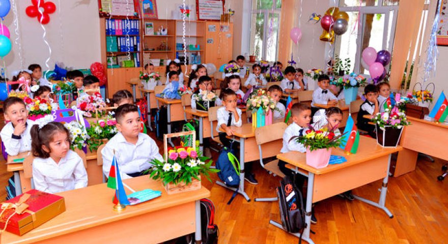Sosioloq: 55 uşağın bir sinifdə oxuması təhsilin keyfiyyətini aşağı salır