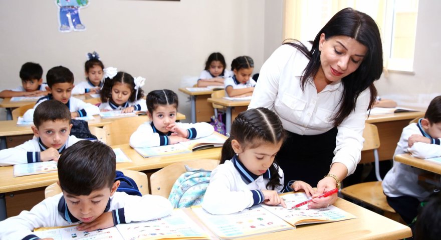 Onlar ilk müəllimlərini belə xatırlayır...