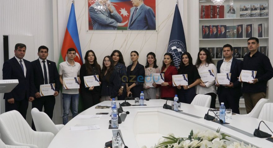 UNEC-in "Brend tələbə"ləri mükafatlandırılıdı - FOTO  