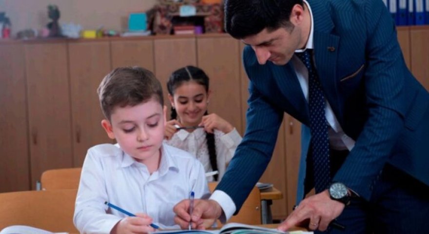 “Artıq oğlanların elmə marağı azalır” - təhsildə gender balansı POZULUB