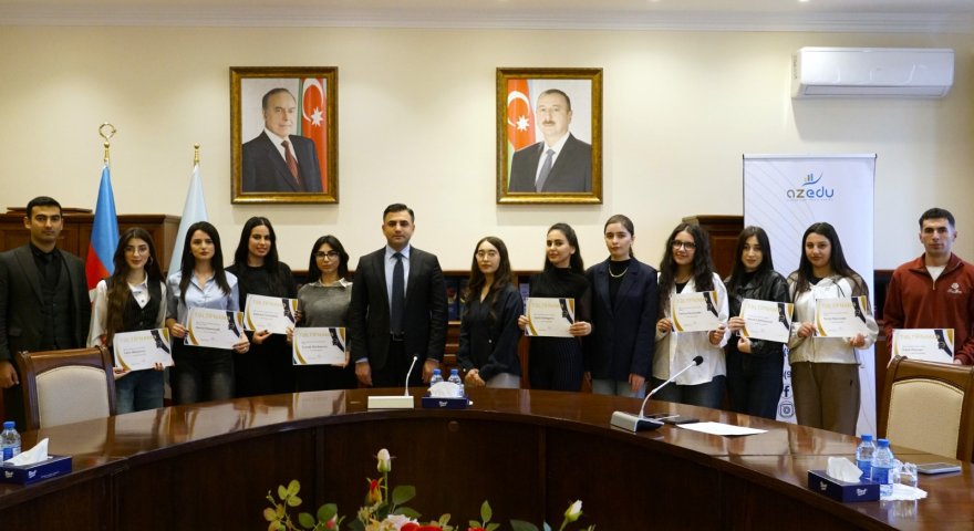 BBU-nun"Brend tələbə"ləri mükafatlandırılıb - FOTOLAR