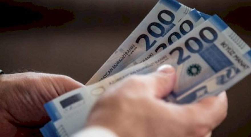 Müəllimlər maaş artımı istəyir, amma yeniliklərə ehtiyatlı yanaşır...