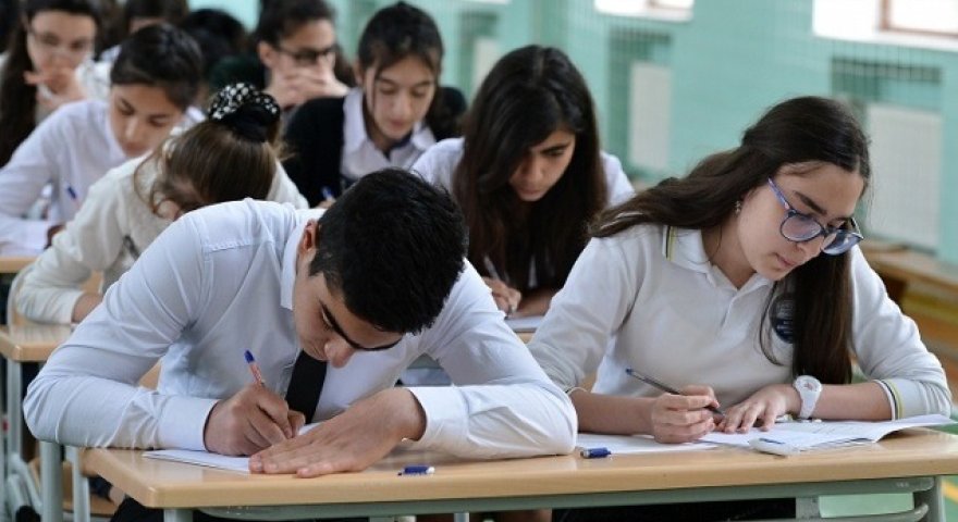 Məktəblərdə böyük dəyişiklik: Azərbaycan dili dərsləri artırılır!