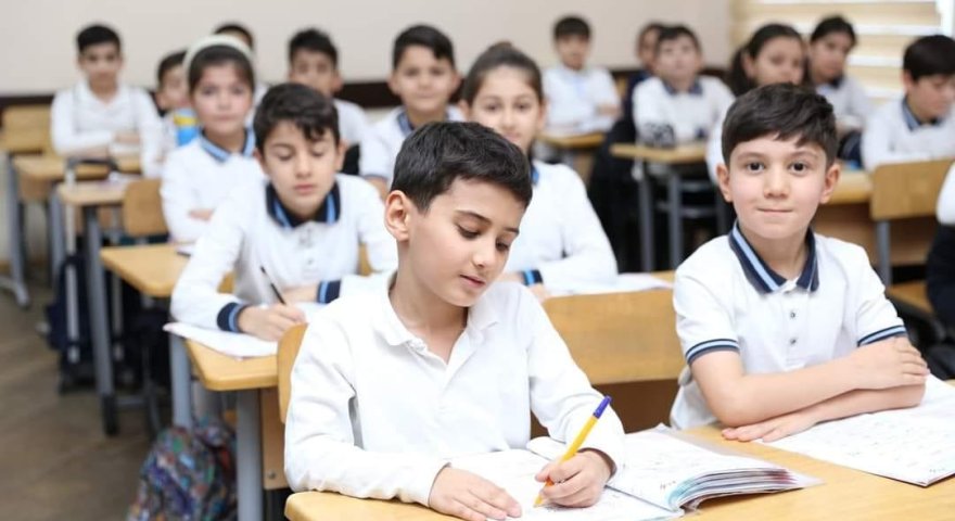 Dərsliklər dəyişməlidir: Süni intellekt dövründə təhsil necə olmalıdır?