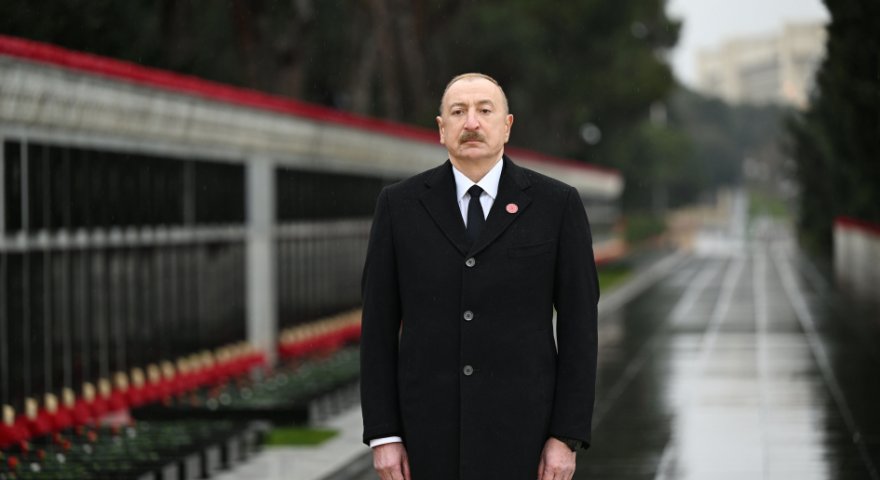 Prezident Şəhidlər xiyabanını ziyarət etdi -&nbsp;FOTOLAR