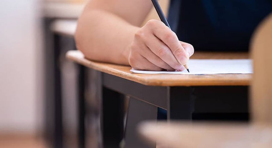 İmtahanda esse tələbi: &ldquo;Xarici dili öyrədiriksə, səviyyəni yüksəltməliyik&rdquo;