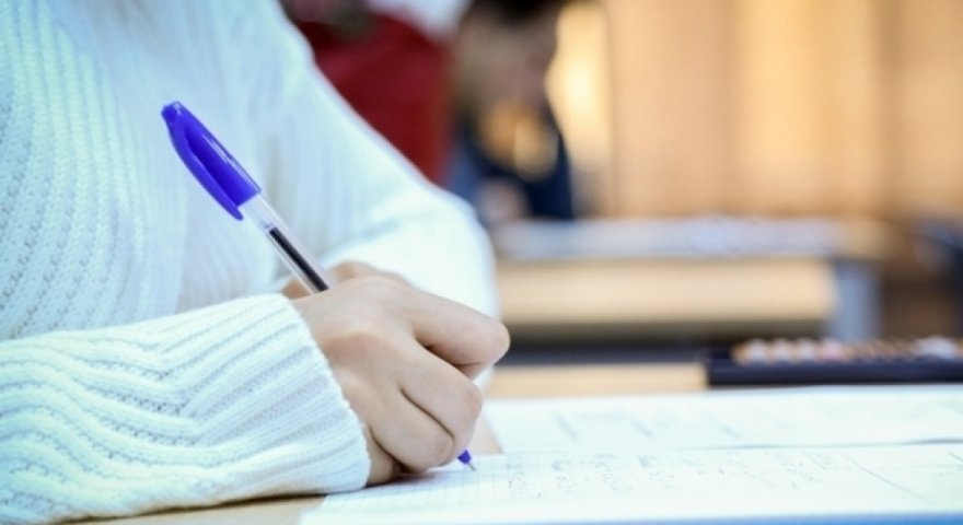 Buraxılış imtahanlarında yazı bacarığı: müəllimlər yeni modelə hazırdırmı?