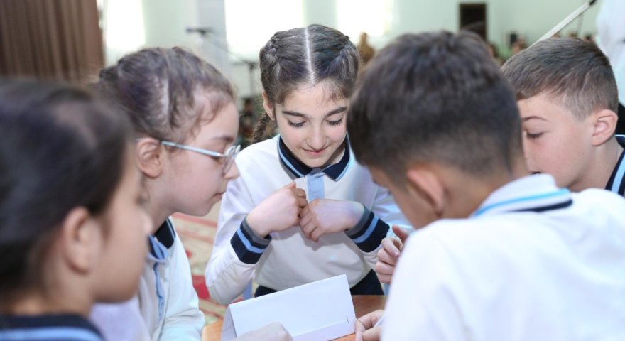 Akademik bilik yetərli deyil: şagirdlərin emosional inkişafı NƏZƏRƏ ALINMIR