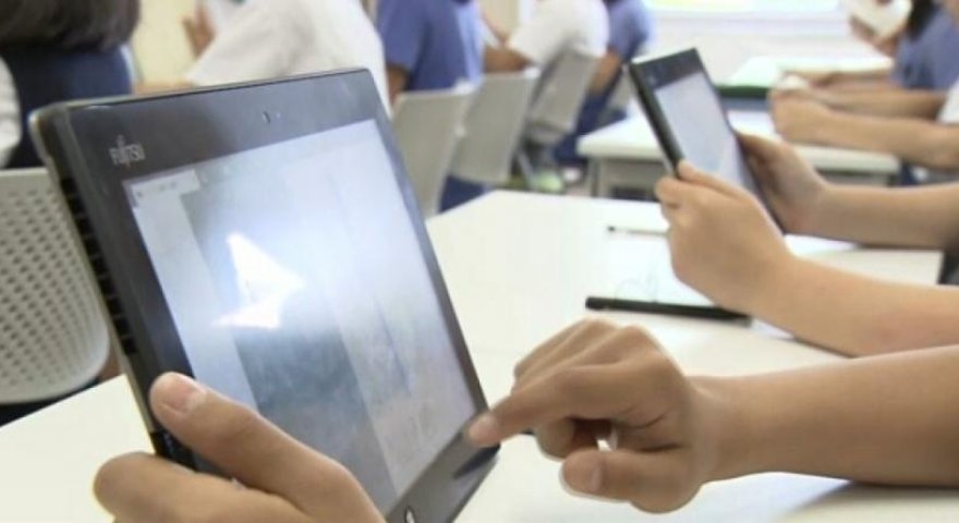 Rəqəmsal dərsliklərlə məktəb çantaları yüngülləşir