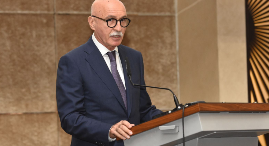 Məzunlar iş axtarmamalıdır, iş yeri açmağı düşünməlidir