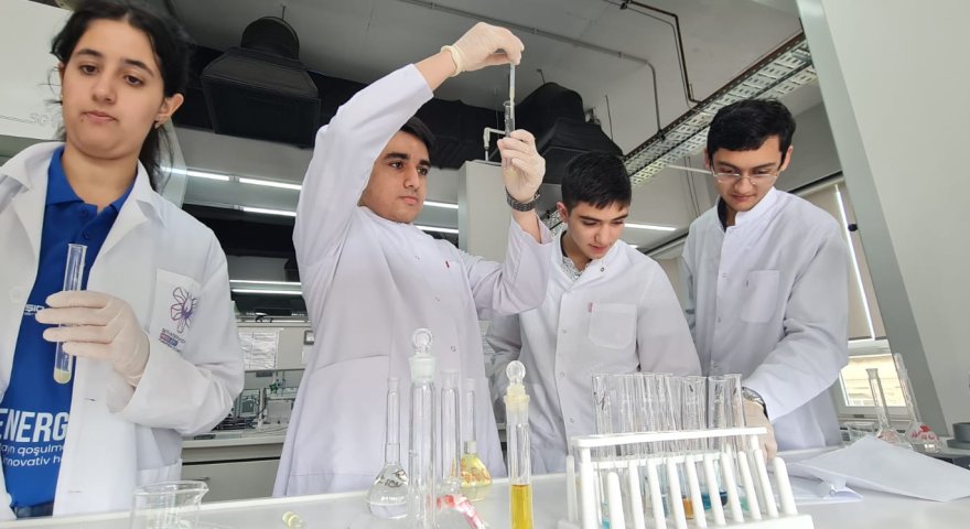 Kimya təhsilində balans itir: dərsliklər səthi, biliklər dərin deyil - ETİRAZ