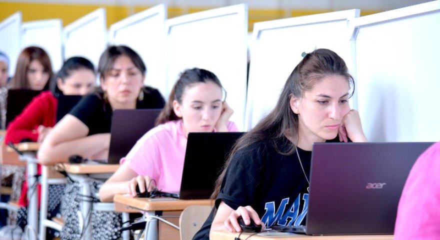 Qeyri-pedaqoji ixtisaslı məzunlar müəllim&nbsp;olacaq - risklər nələrdir?