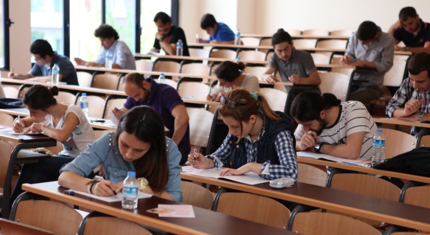 Bu gün hansı universitetlər onlayn təhsilə keçib? - RƏSMİ