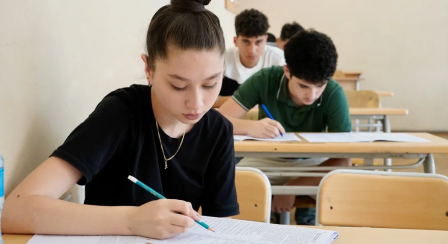 Abituriyentlər asan yolu seçir - hədəf ixtisas deyil, tələbə olmaqdır...