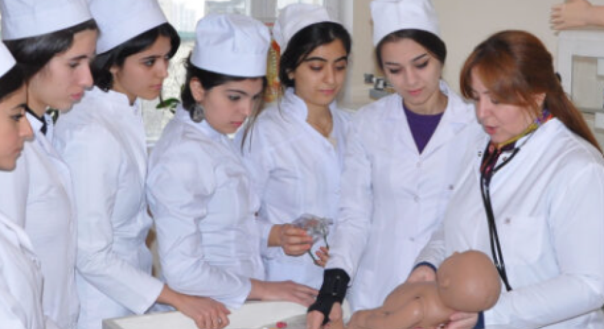 Tibb bacılığı ixtisası kolleclərdən universitetlərə keçir? - Yeni təklif