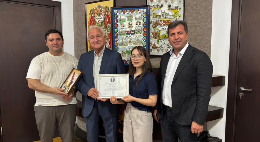 &ldquo;Firidun bəy Köçərli&rdquo; mükafatı Hikmət Əlizadəyə təqdim edilib