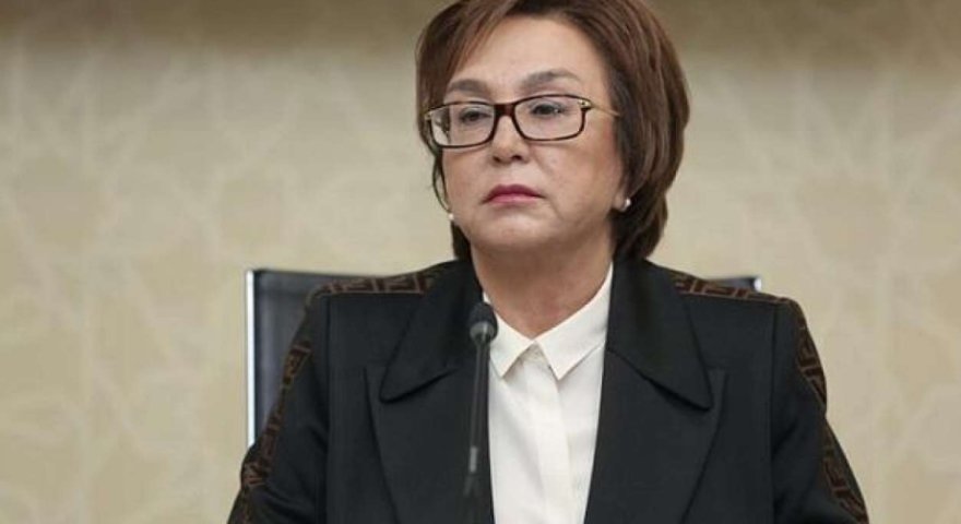 Məleykə Abbaszadə şagird və tələbələri təbrik etdi