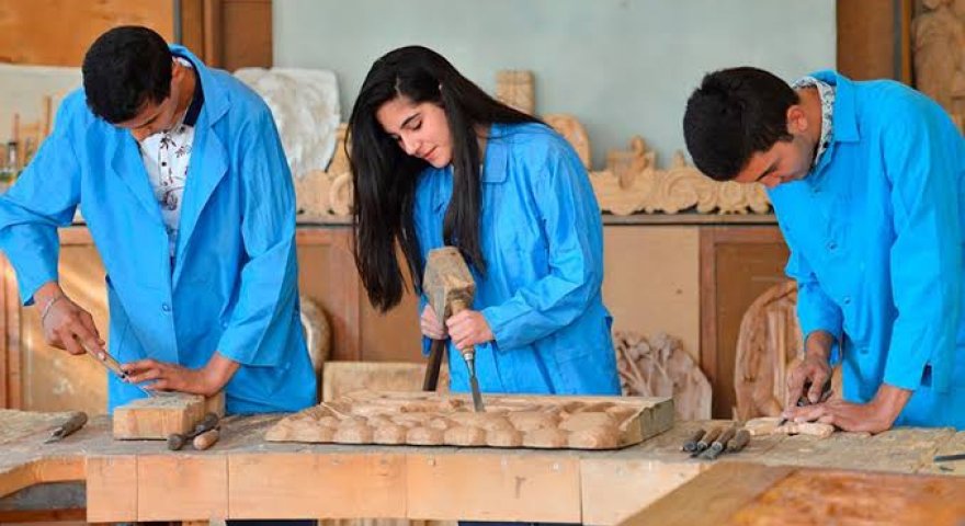 "Peşə məktəbi məzunu kollec tələbəsindən daha asan iş tapır"