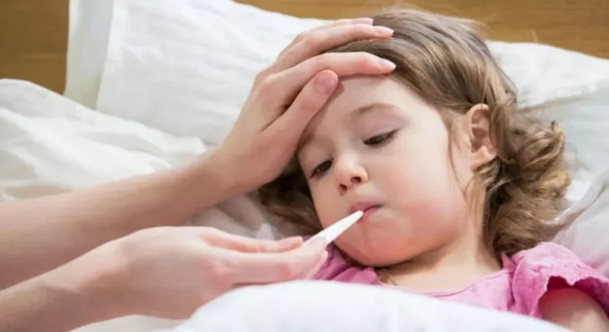 Bir gün isti, bir gün soyuq: Uşaqları xəstəlikdən necə qoruyaq? - PEDİATR