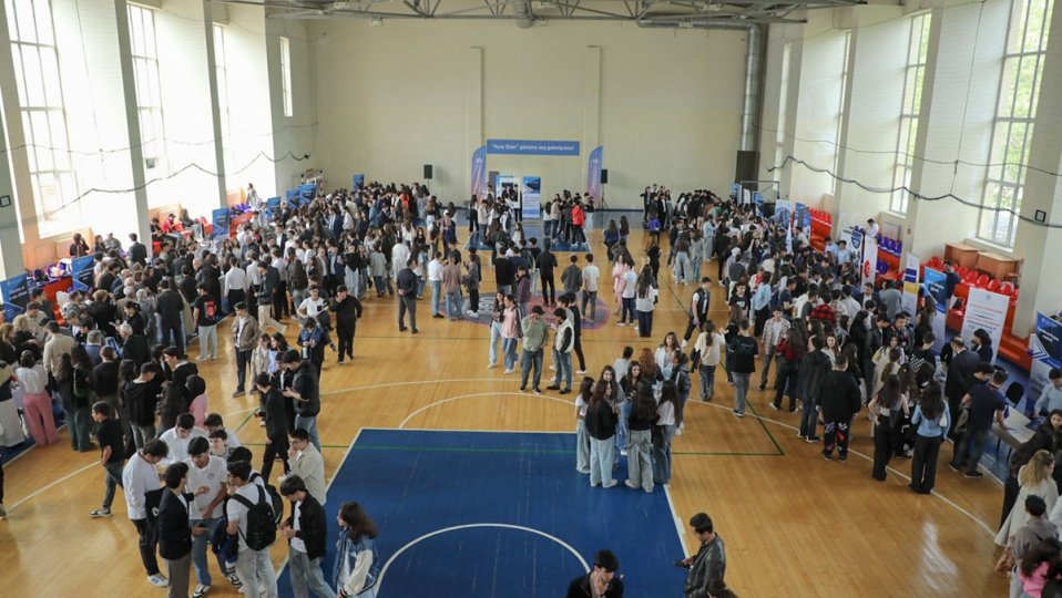 AzMİU-da məktəblilər üçün “Açıq qapı” günü keçirilib